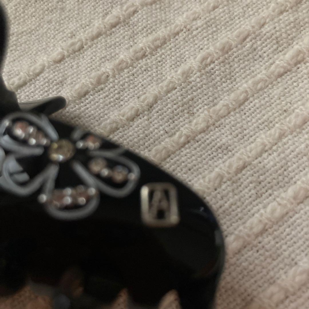 花柄ストーン付き黒ヘアクリップ