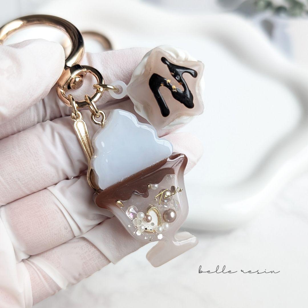 レジン マカロンつき cafe シェイカーキーホルダー