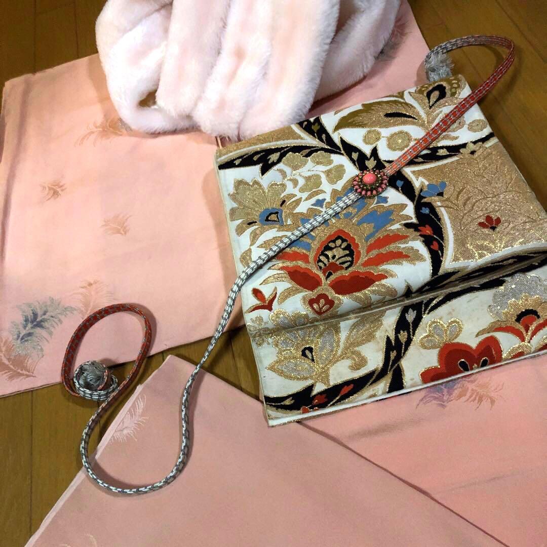 アンティーク　正絹マジョリカ小紋　一つ紋　淡コーラルに羽根模様＋袋帯＋ショール