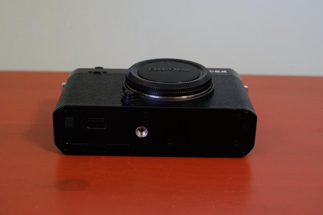 【美品】Fujifilm X-E4 ミラーレス一眼 本体+純正オプション多数