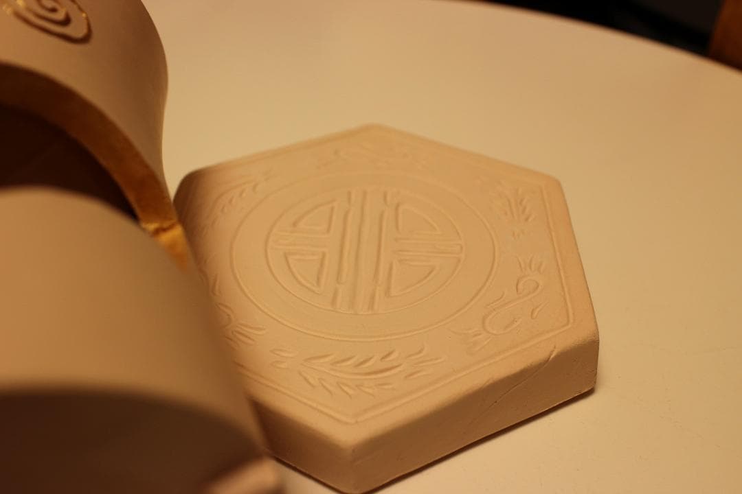 白泥　涼炉　 六角形ベース付き