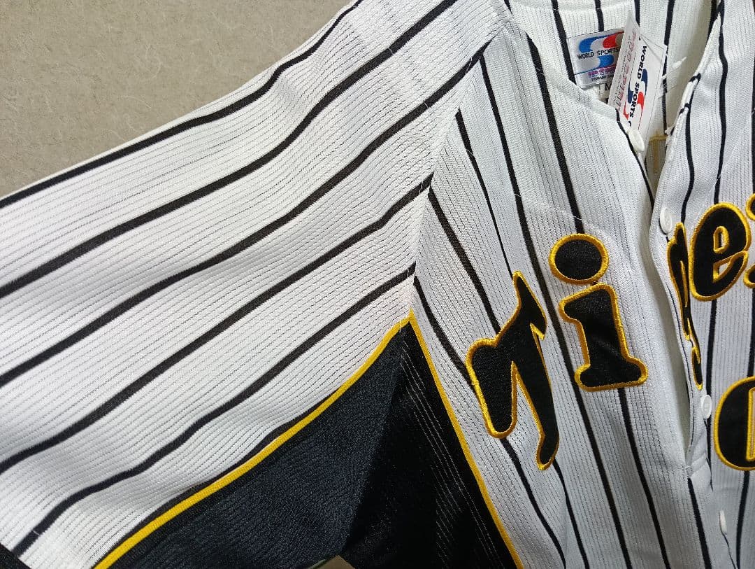 超希少・新品タグ付き！シャープ産業 阪神タイガース 田中秀太 ユニフォーム M