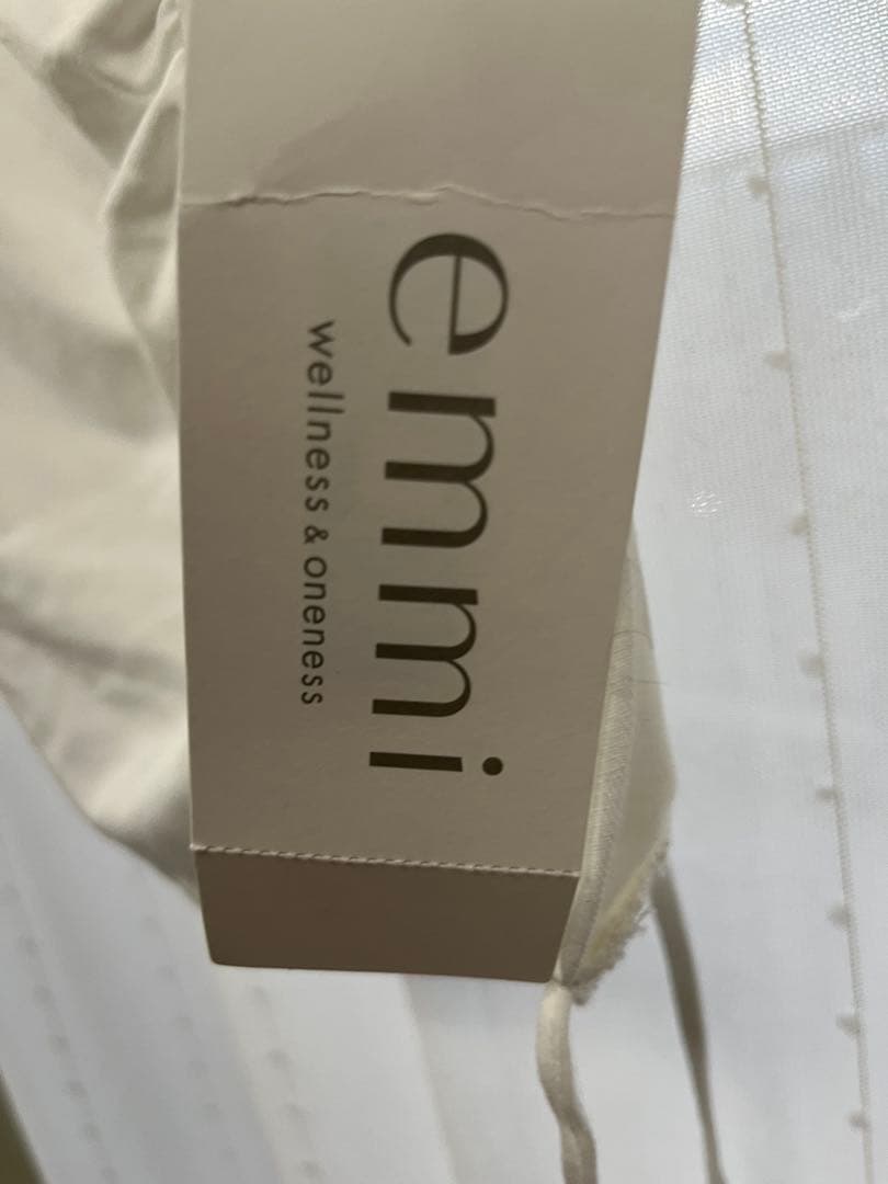 エミヨガ　トップス