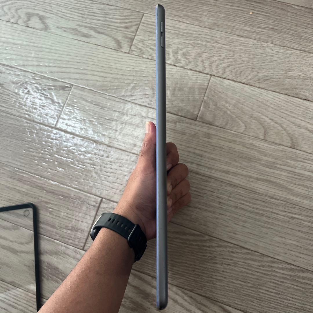 iPad 第8世代 32GB wifi ブラック IOS 26