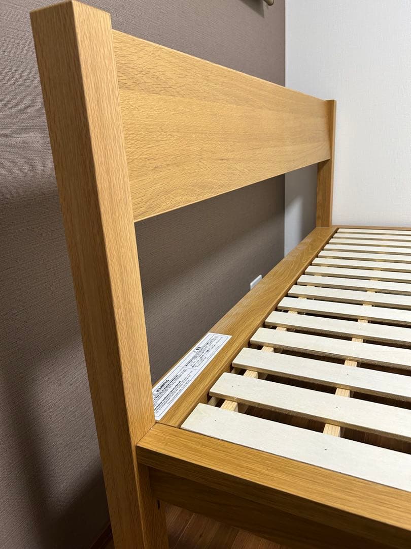 無印良品（MUJI）木製ベッドフレーム・ダブル　ヘッドボード付ベッド下