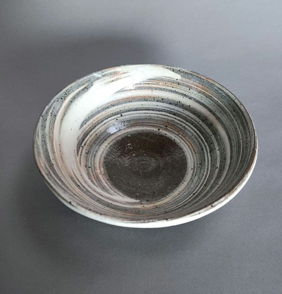 中里隆　唐津焼器(２ケ一括)　 唐津刷毛目碗、絵唐津四方鉢