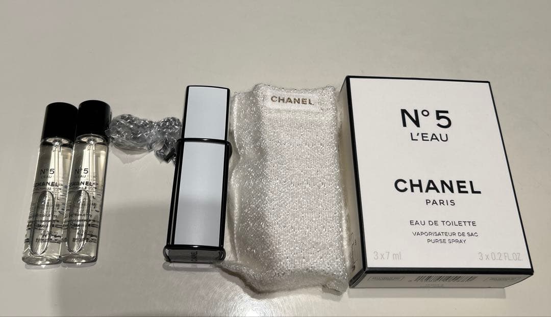 シャネルNo5 ロー　オードゥ　トワレット　パース　スプレー　チャームチェーン付