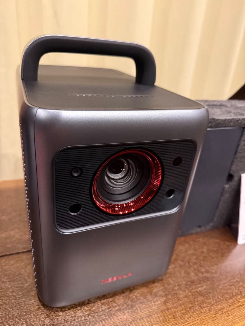 ほぼ新品　Anker Nebula Cosmos Laser 4K レーザー