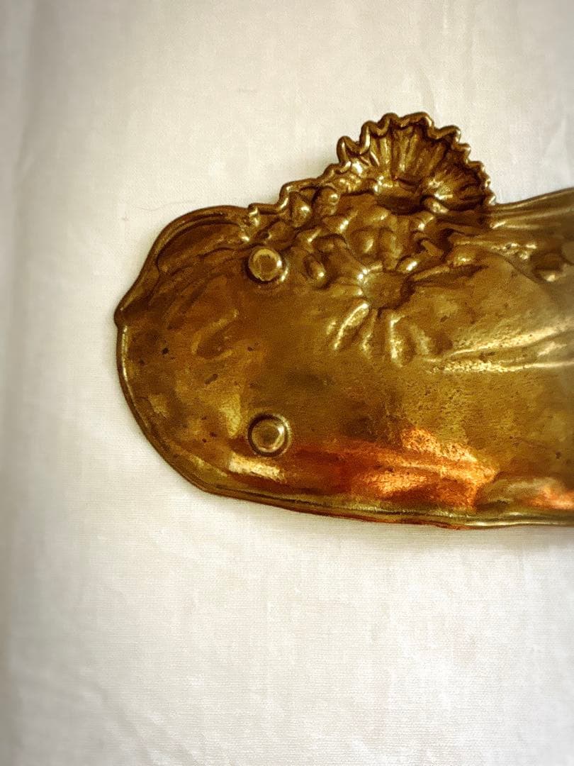 フランスブロカント　真鍮製トレイ・デイジー