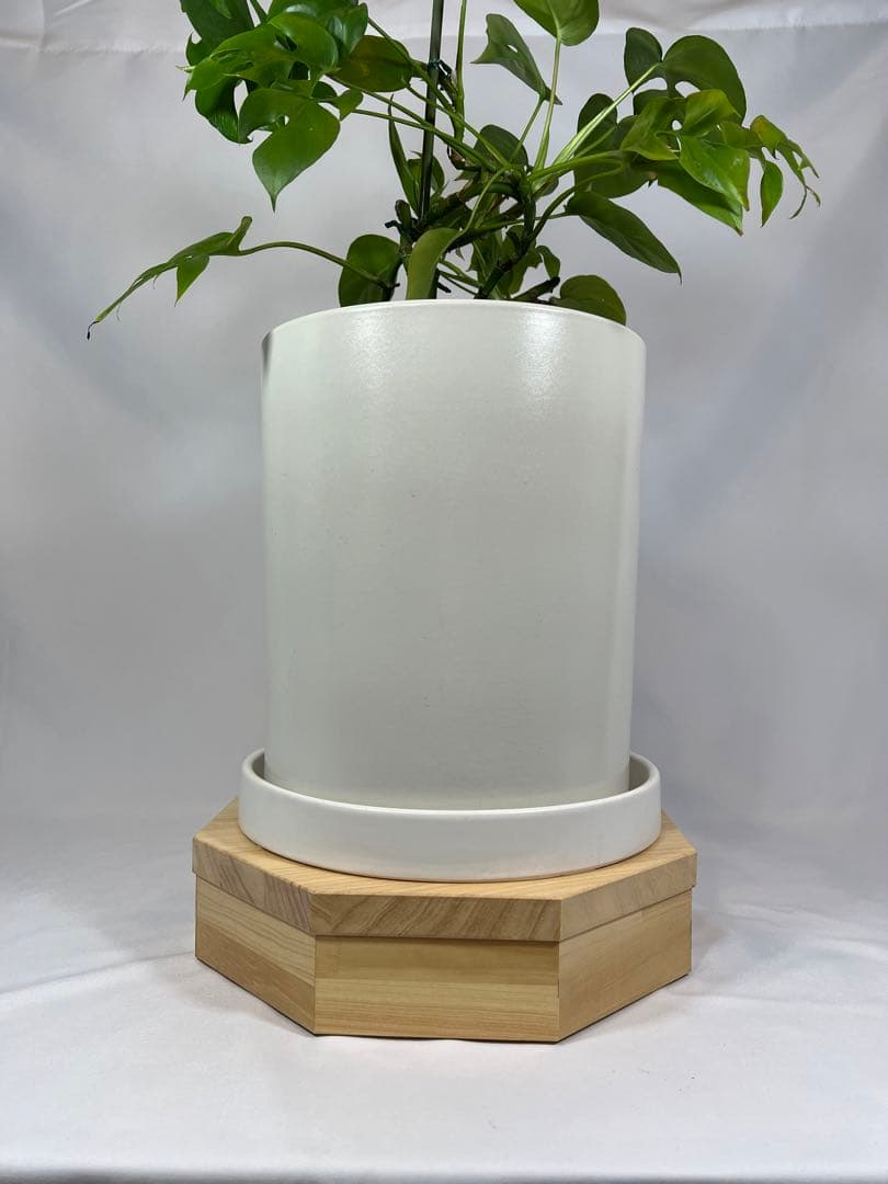 キャスターが見えない花台