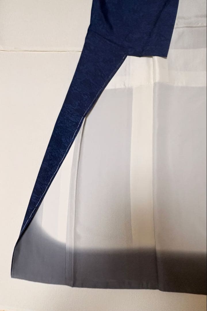 (週末値引き)藍染 濃紺 花柄 小紋 着物新品未使用