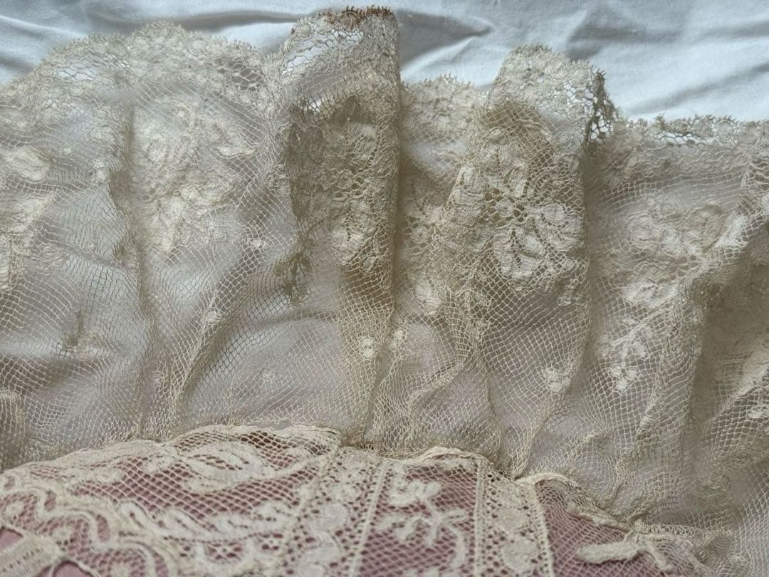 フランスアンティークレースのクッション