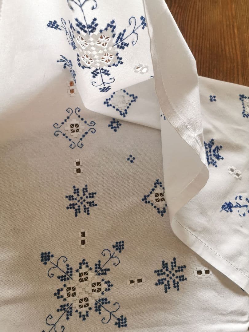 アンティーク 北欧ハーダンガーレース刺繍 大判クロス ブルーワーク✵ 雪の結晶