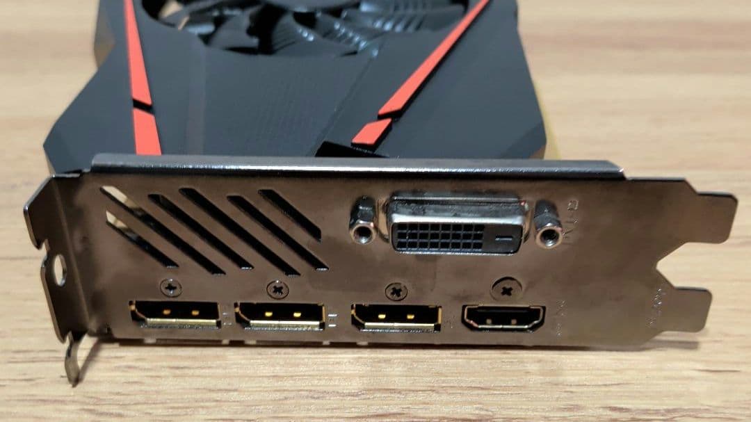 GIGABYTE GTX 1070 WINDFORCE OC 8G 動作確認済み