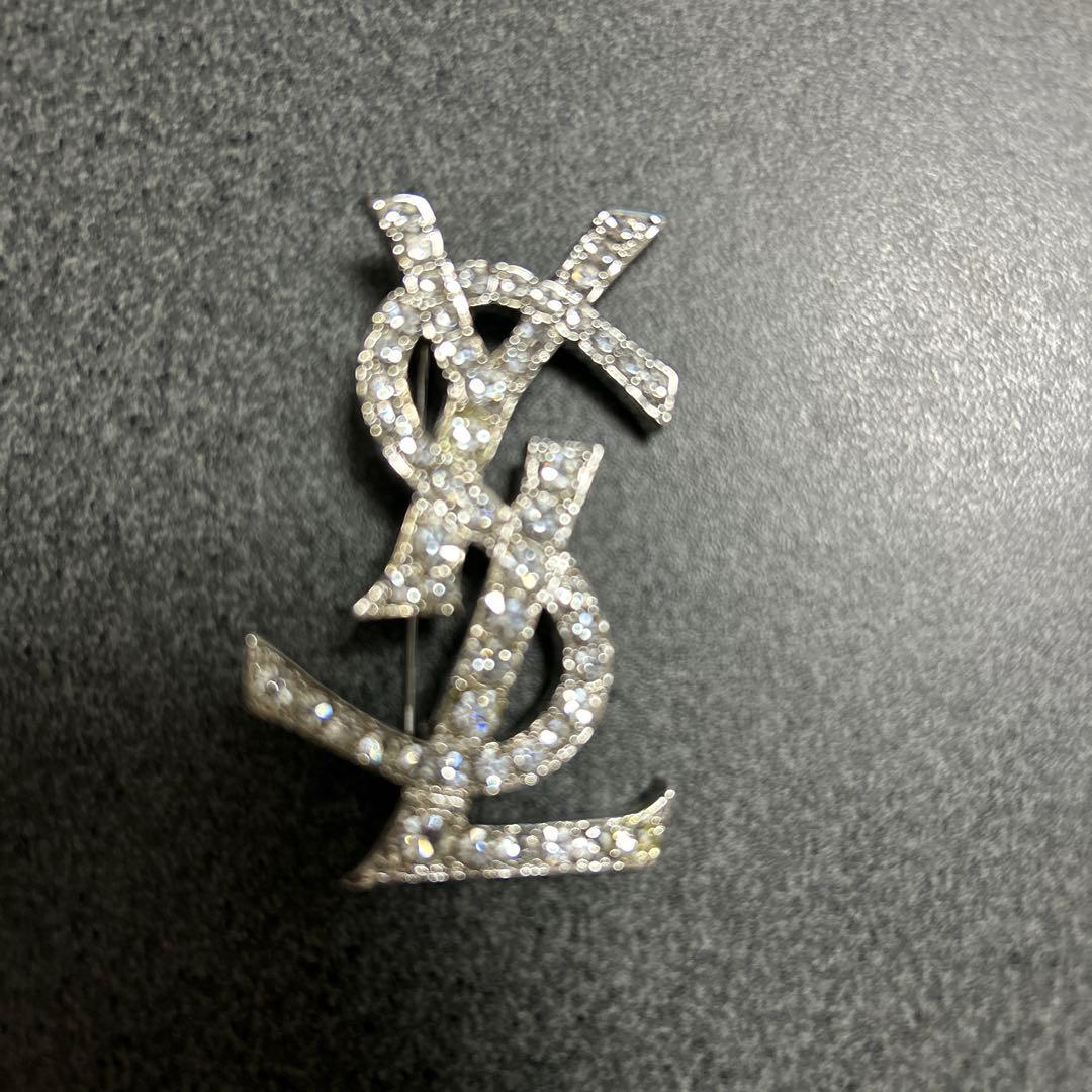 YSL ロゴ ブローチ シルバー クリスタル