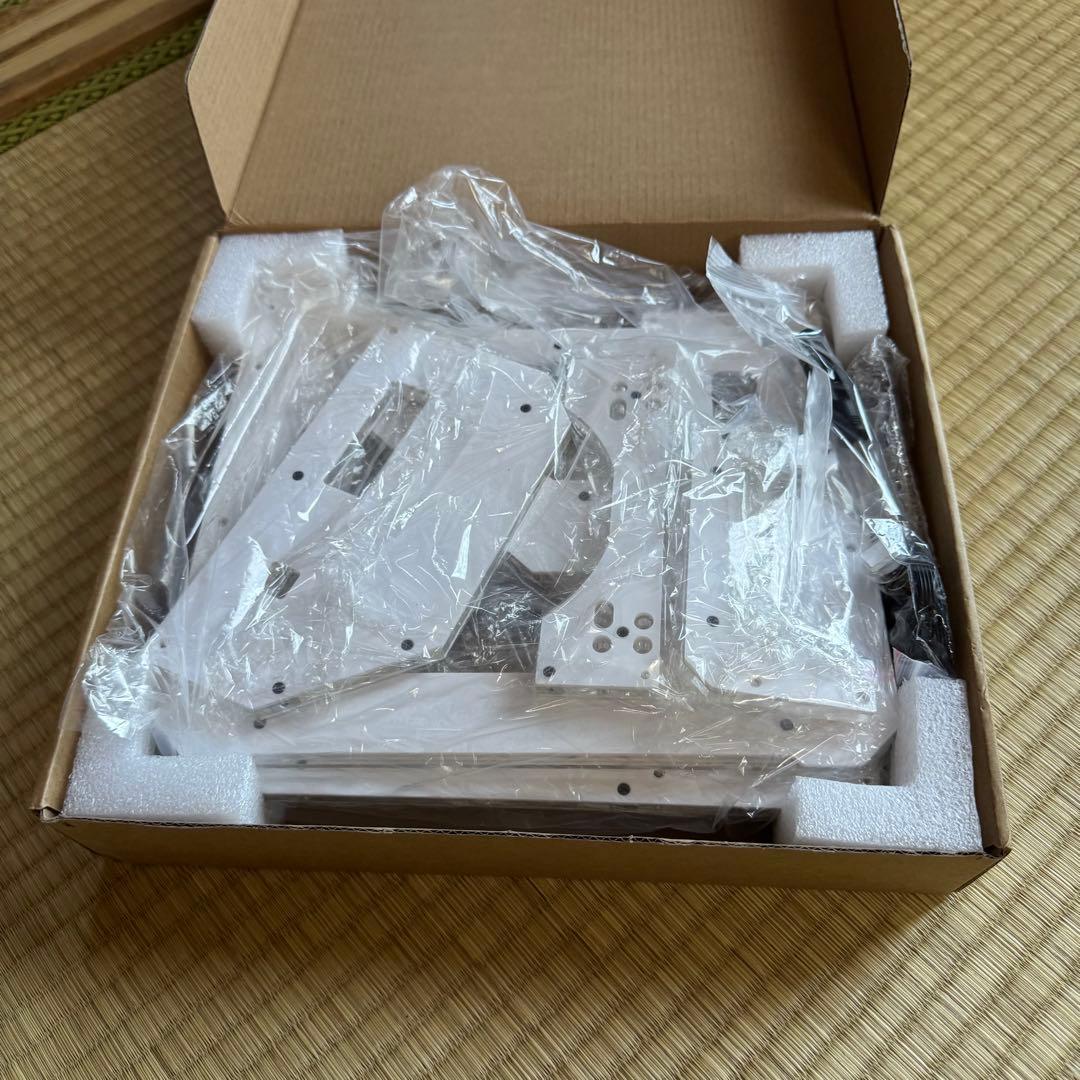 Geeek Rhino M mATX オープンエアケース ホワイト