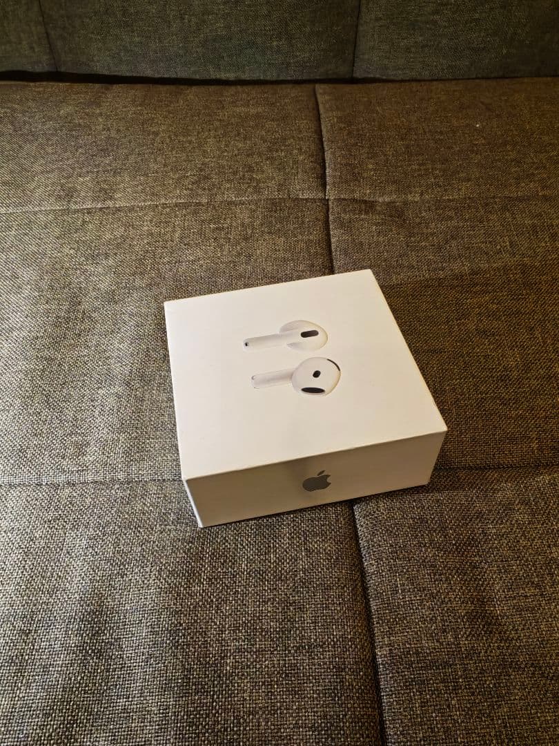 未使用 AirPods 4 ホワイト 本体