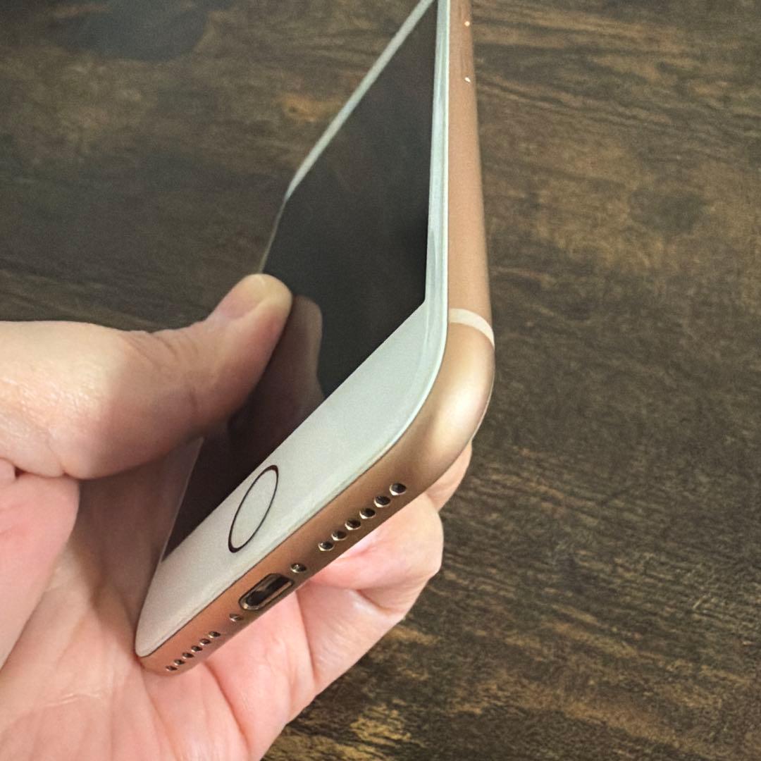 【美品】Apple iPhone 8 64GB ドコモ