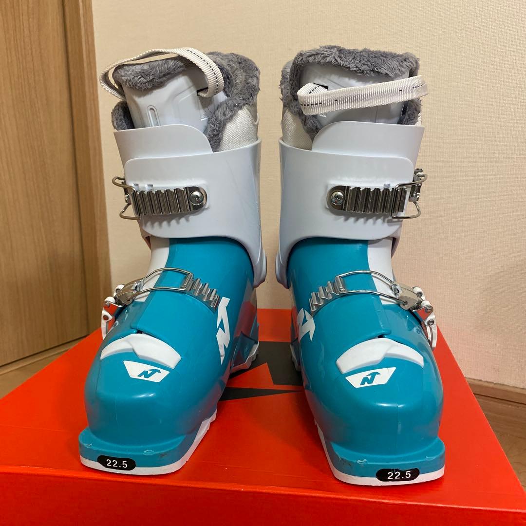 ノルディカ　NORDICA ジュニア用スキーブーツ　22-23 22.5