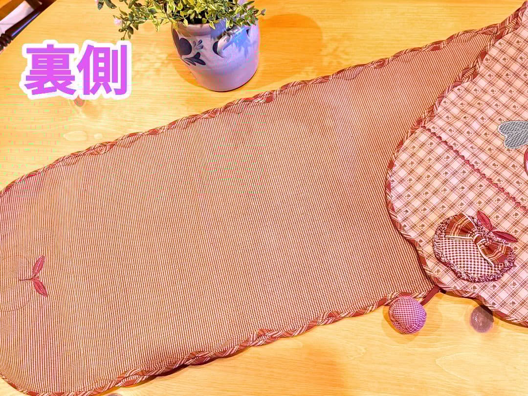 ⭐️アメリカンカントリー雑貨❤️りんごෆいっぱいテーブルセンター(タッセル付き)