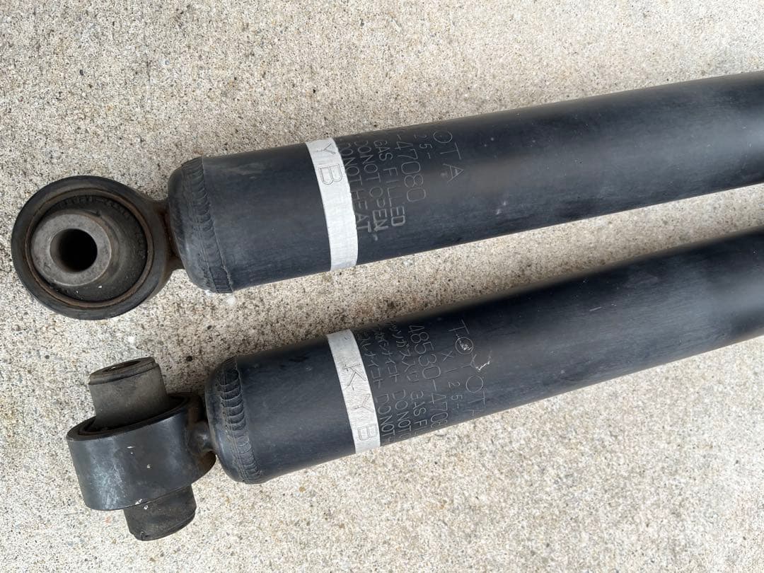 30プリウス前期 純正ショックサスペンション一式 Ｓツーリング SHIRO