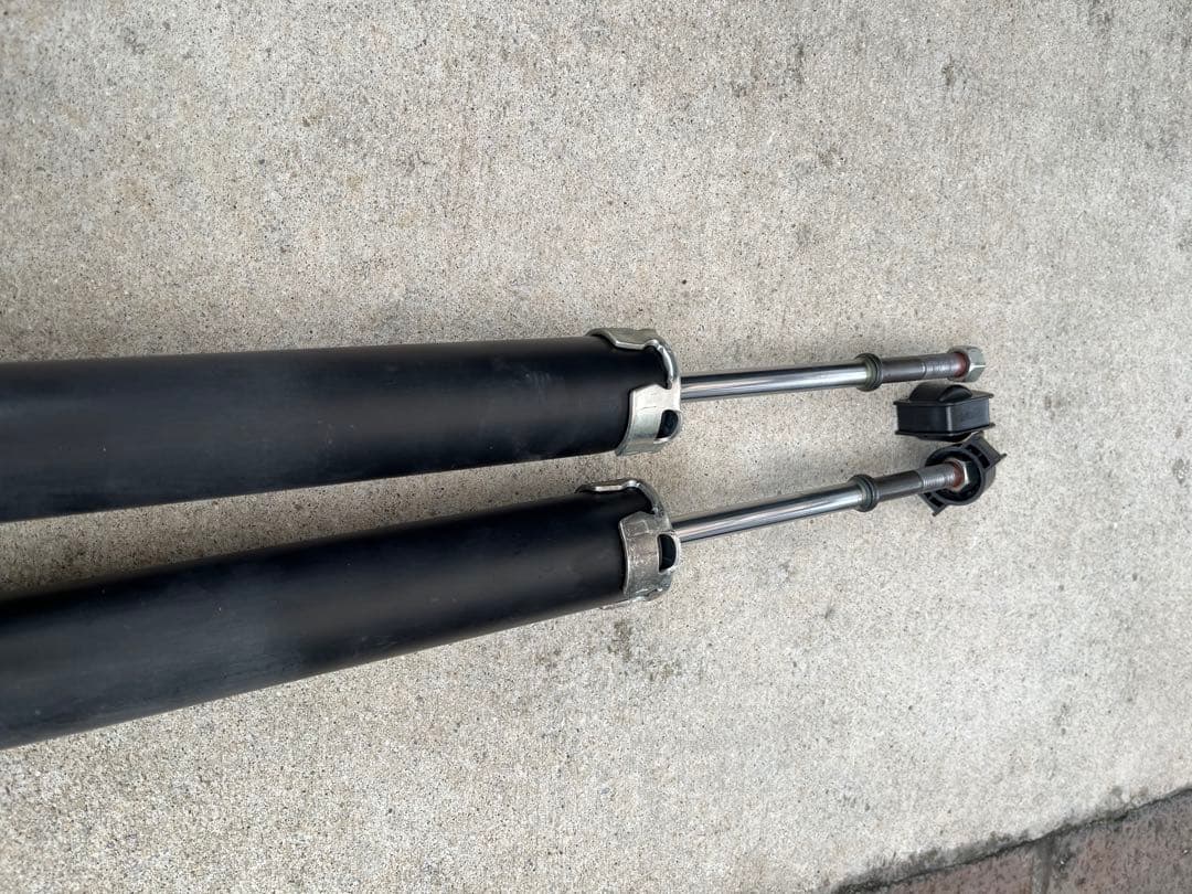 30プリウス前期 純正ショックサスペンション一式 Ｓツーリング SHIRO