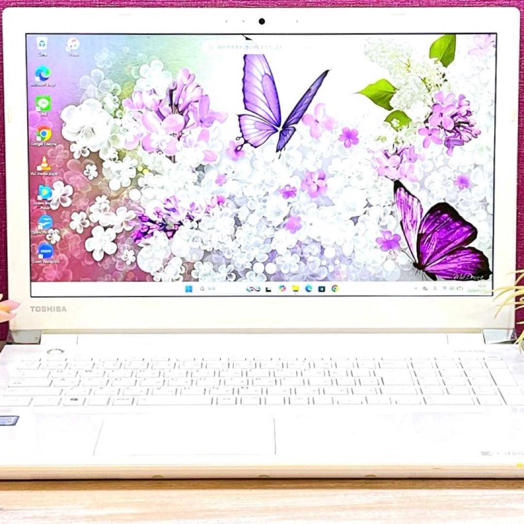 【美品】人気の白✨すぐ使えるノートパソコン✨カメラ付き✨ブルーレイ✨初心者に