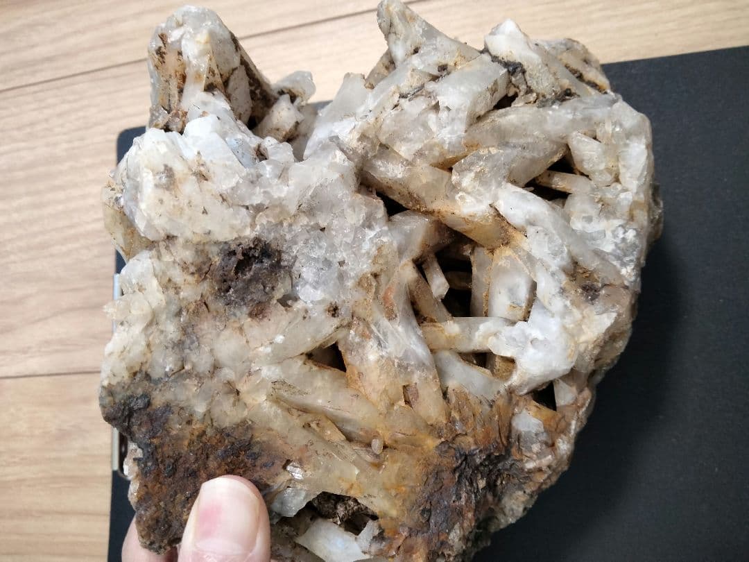 長野県　天然水晶　栗生水晶山産　水晶　原石　2.8キロ　大サイズ　早い者勝ち