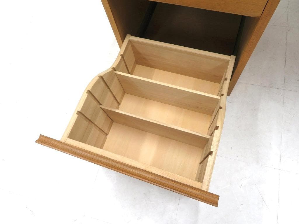 展示品　飛騨産業　キツツキ　オーク材　無垢材　デスク　書斎机　勉強机　収納付き