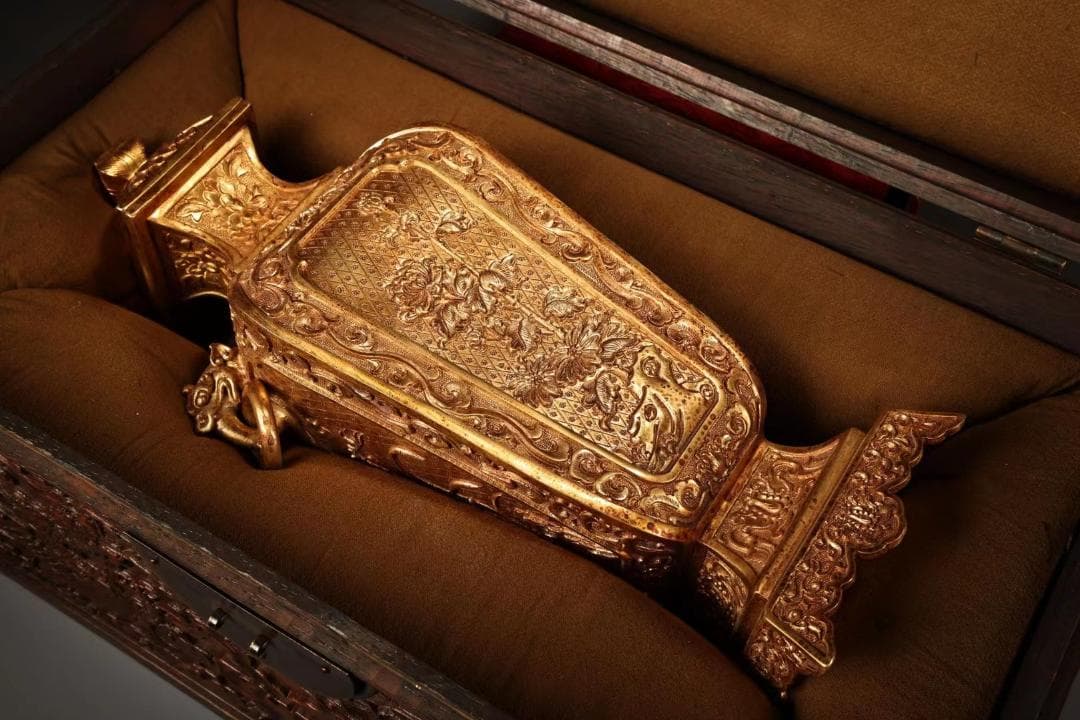 中国古美術・旧蔵鎏金梅兰竹菊花瓶・純銅細密彫・純手作り・高浮彫・茶道具・梨木箱付