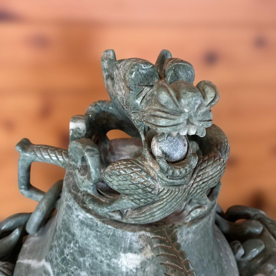 翡翠製？大理石？ドラゴン装飾の蓋付き器
