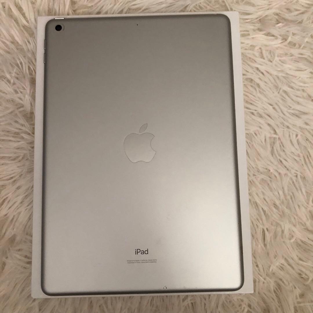 【完動品】iPad 第8世代 128GB 【すぐ発送】