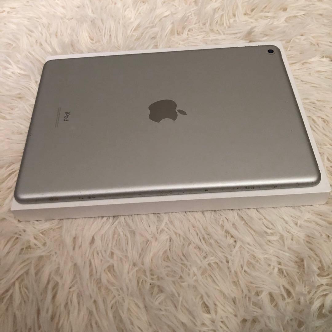 【完動品】iPad 第8世代 128GB 【すぐ発送】