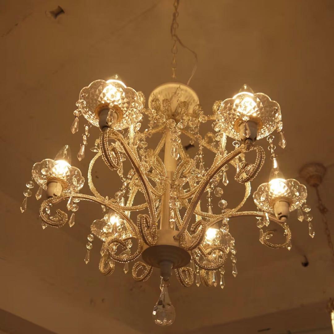 秋月貿易　シャンデリア ジュエル　天井照明 6灯式　簡単取り付け　軽量　ホワイト