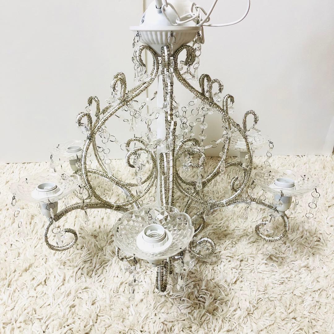 秋月貿易　シャンデリア ジュエル　天井照明 6灯式　簡単取り付け　軽量　ホワイト