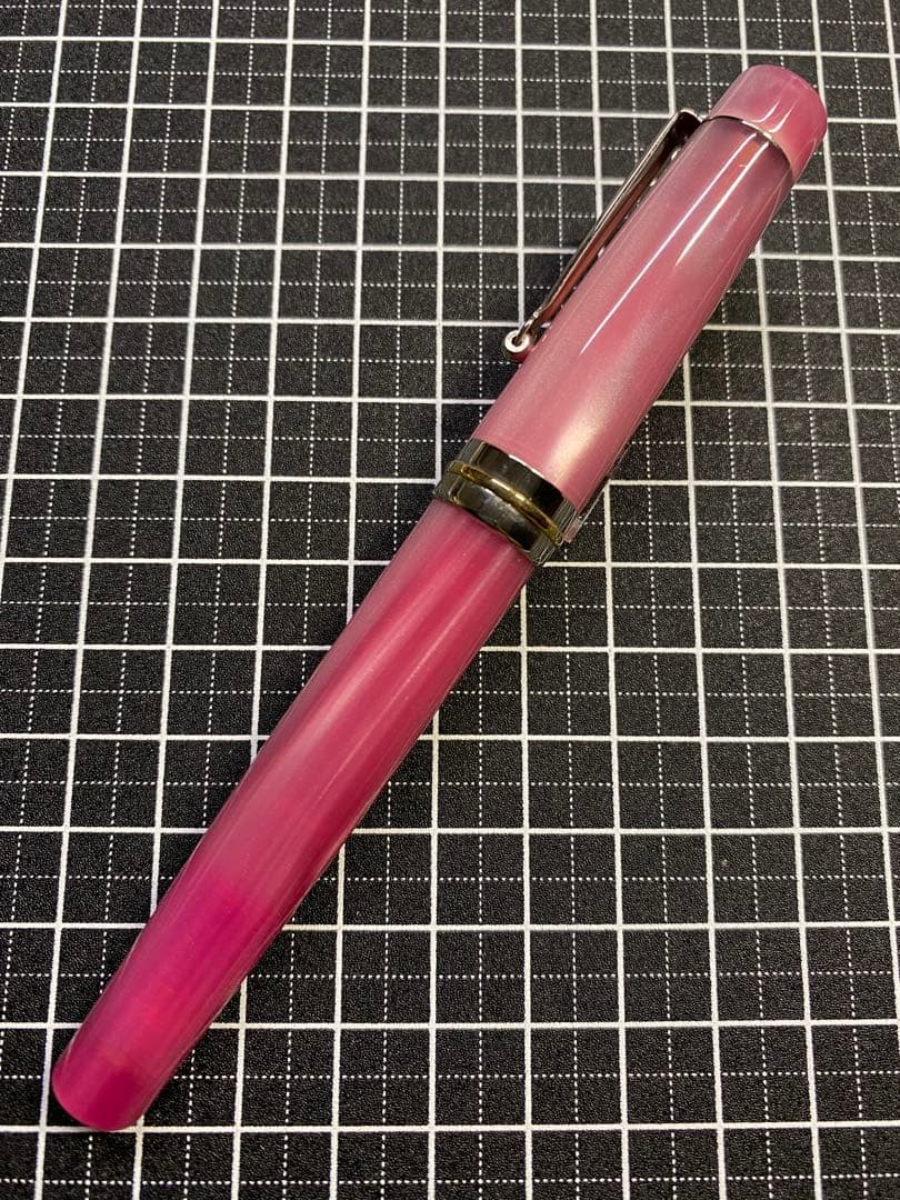 DELTA Vintage-collection Pink 万年筆　字幅F