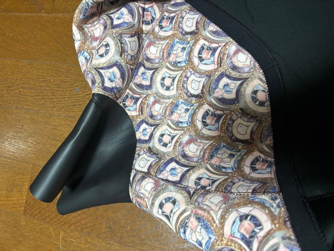 新品　ドライスーツ ブラック パターン入り