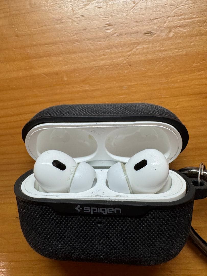 AirPodsPro本体Spigen ブラックケース付き