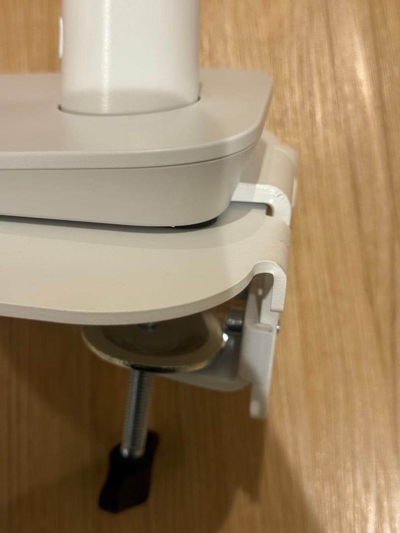 Fellowes モニターアーム ホワイト （在庫9台あり 価格は1台）