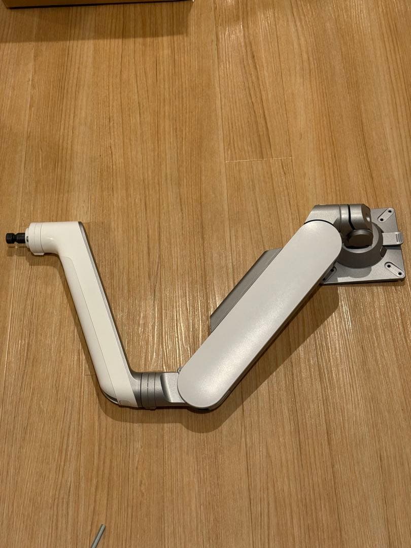 Fellowes モニターアーム ホワイト （在庫9台あり 価格は1台）