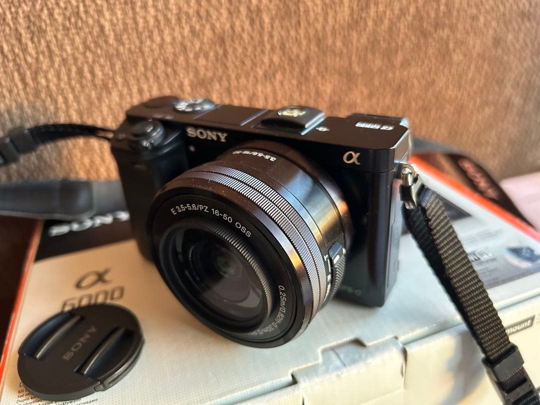 SONY α6000 パワーズームレンズ・単焦点レンズ・ SDカード付き