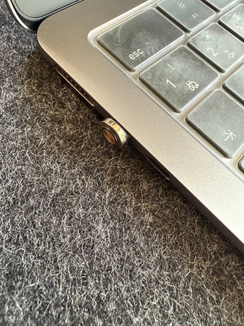 美品 MacBook Air 13.6インチ M2チップ搭載 スペースグレー