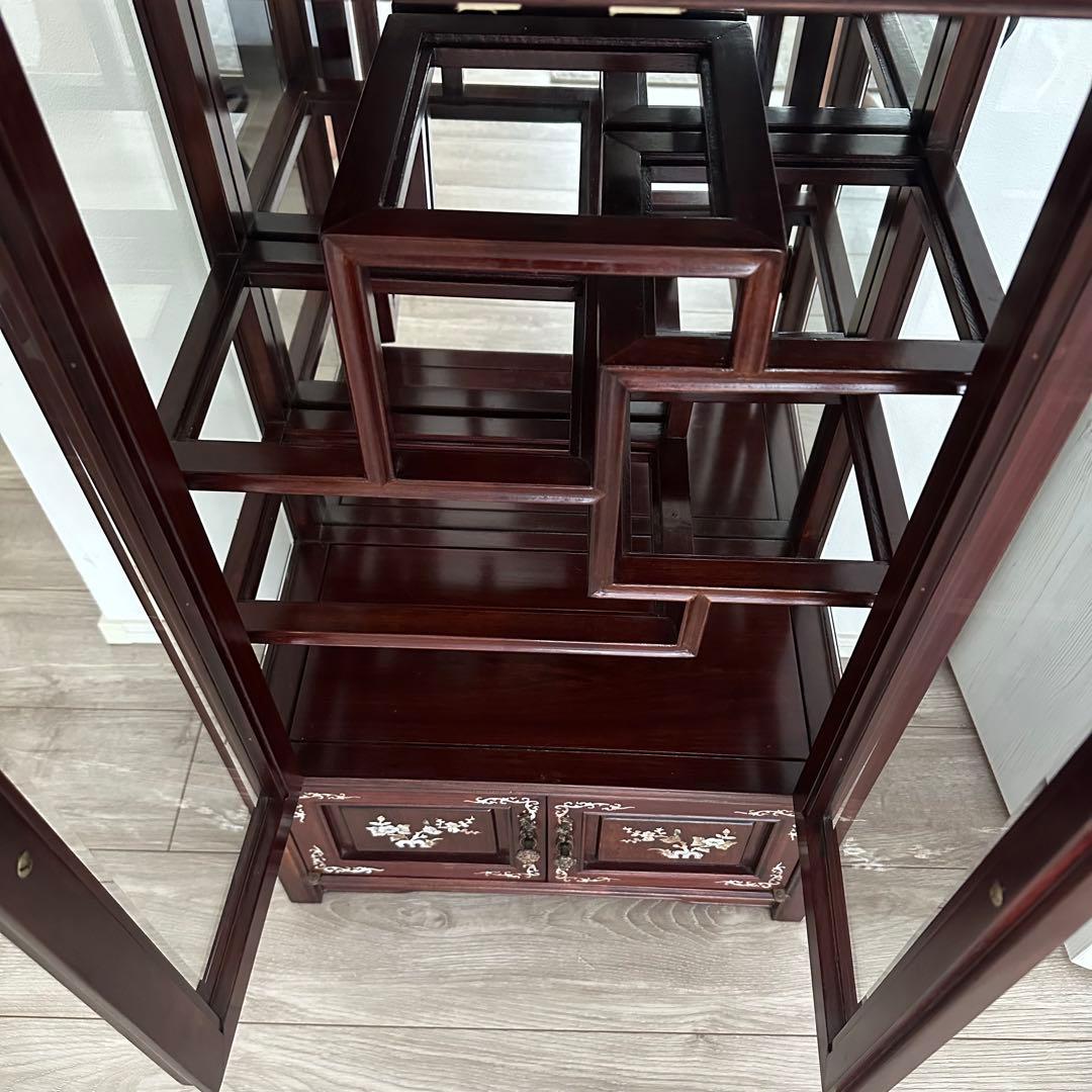 螺鈿細工 花柄 飾り棚 違い棚 キャビネット ガラス棚　天然木 象嵌 中国家具