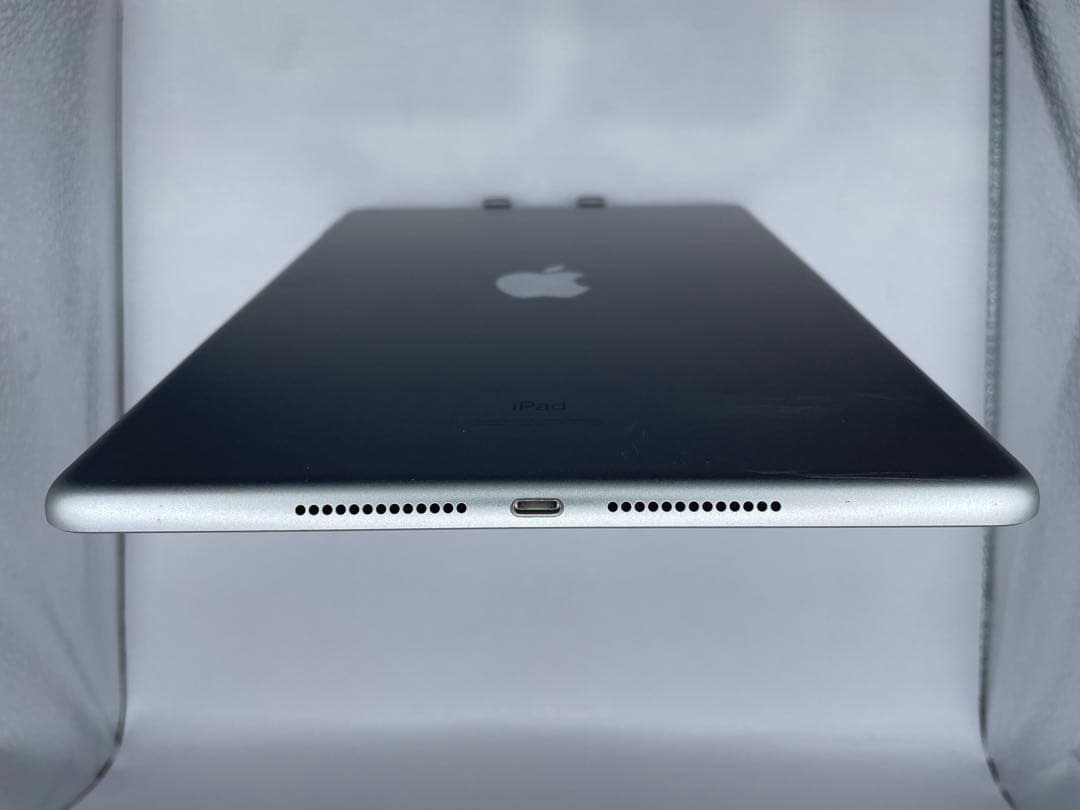 iPad 7世代 32GB 本体　バッテリー83％