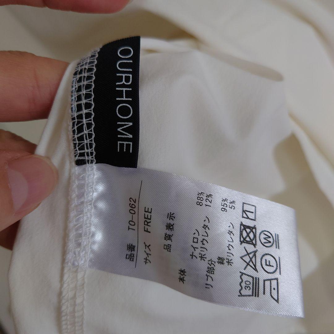 【美品】OUR　ハリ感素材のきれいめプルオーバー