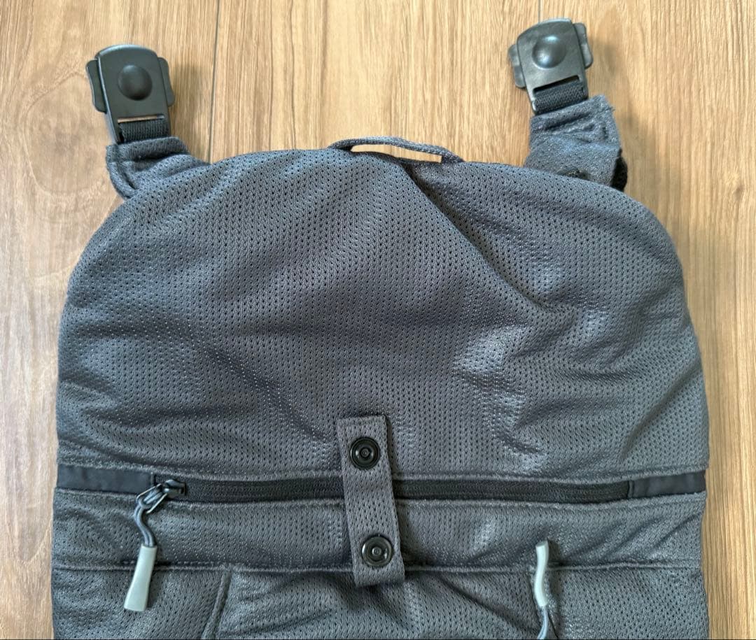 アンジェレッテ ベビーキャリアオン チャコールグレー