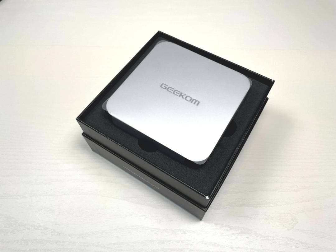 ほぼ未使用　GEEKOM A7 ／AMD Ryzen 9 7940HS ミニPC