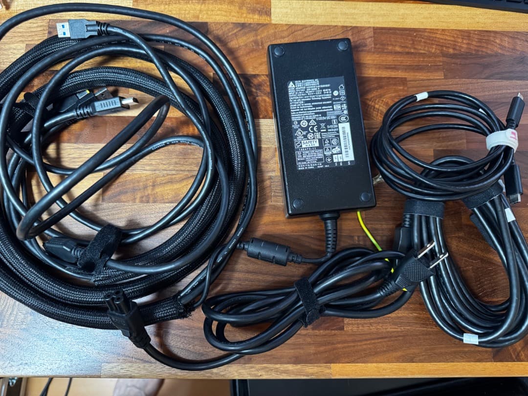 Wacom Cintiq Pro 24 タッチ対応 （折りたたみ脚に不具合あり）