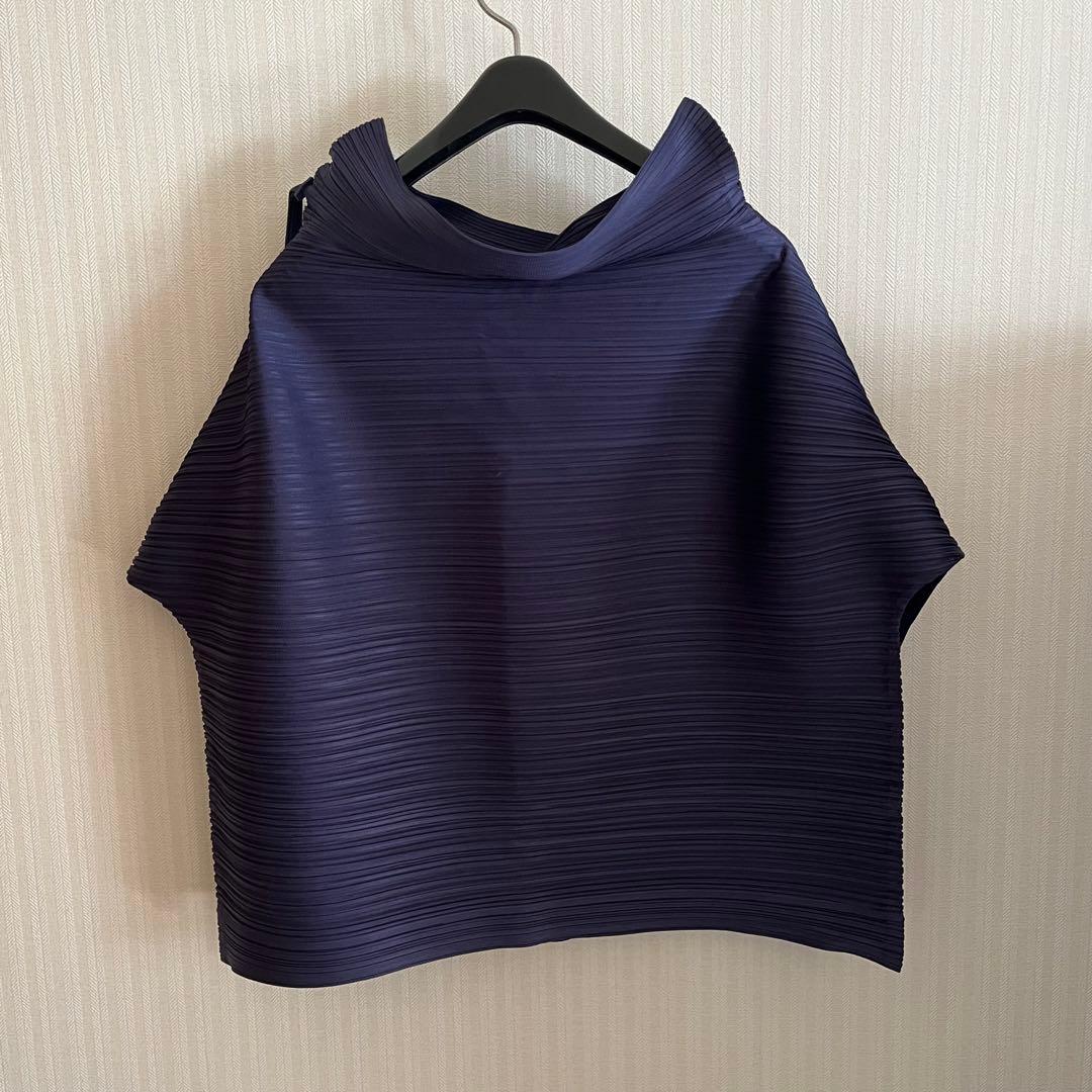 美品　PLEATSPLEASE イッセイミヤケ　トップス　横プリーツ　ネイビー