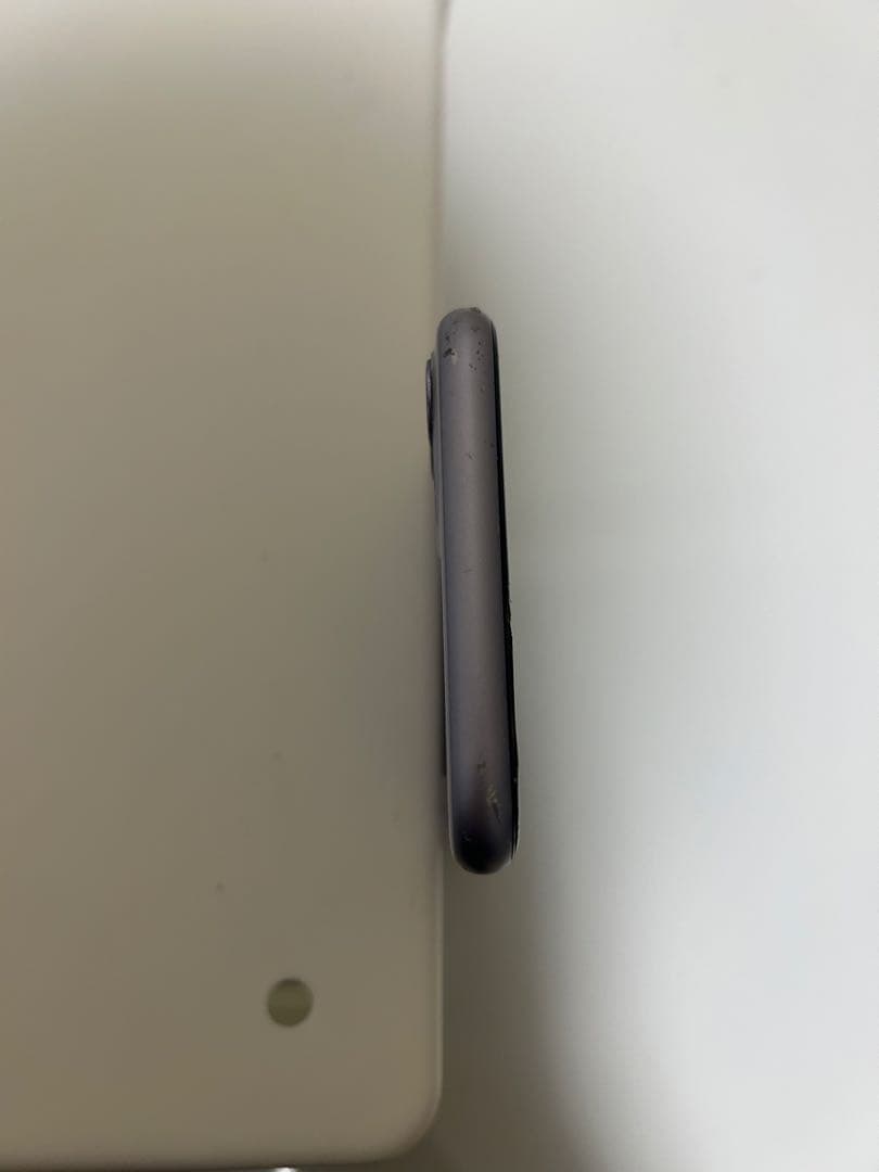 iPhone11 本体 ジャンク品 SIMフリー 使用可能 (画面割れあり)